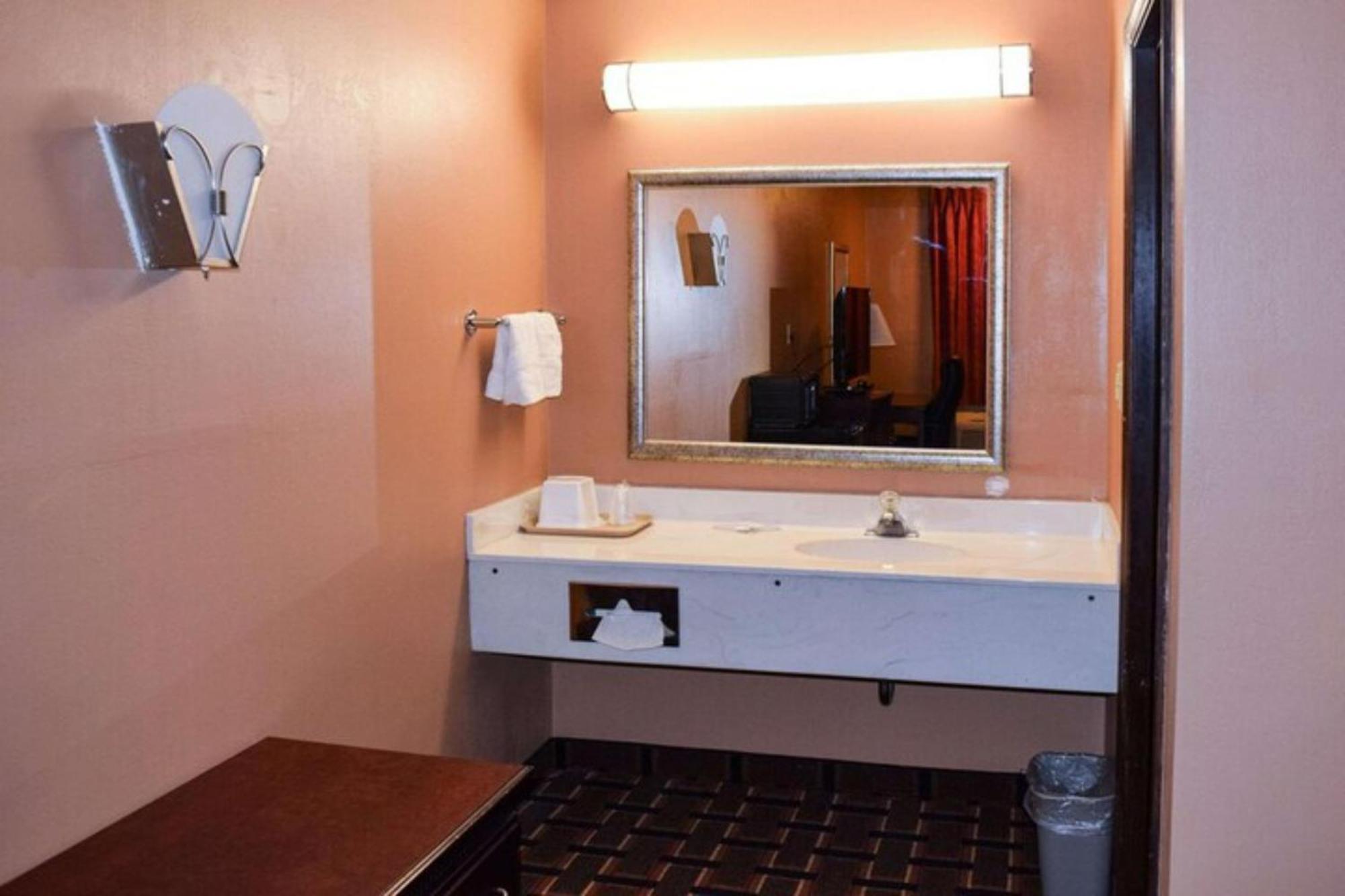 Oyo Sc I-77 Hotel